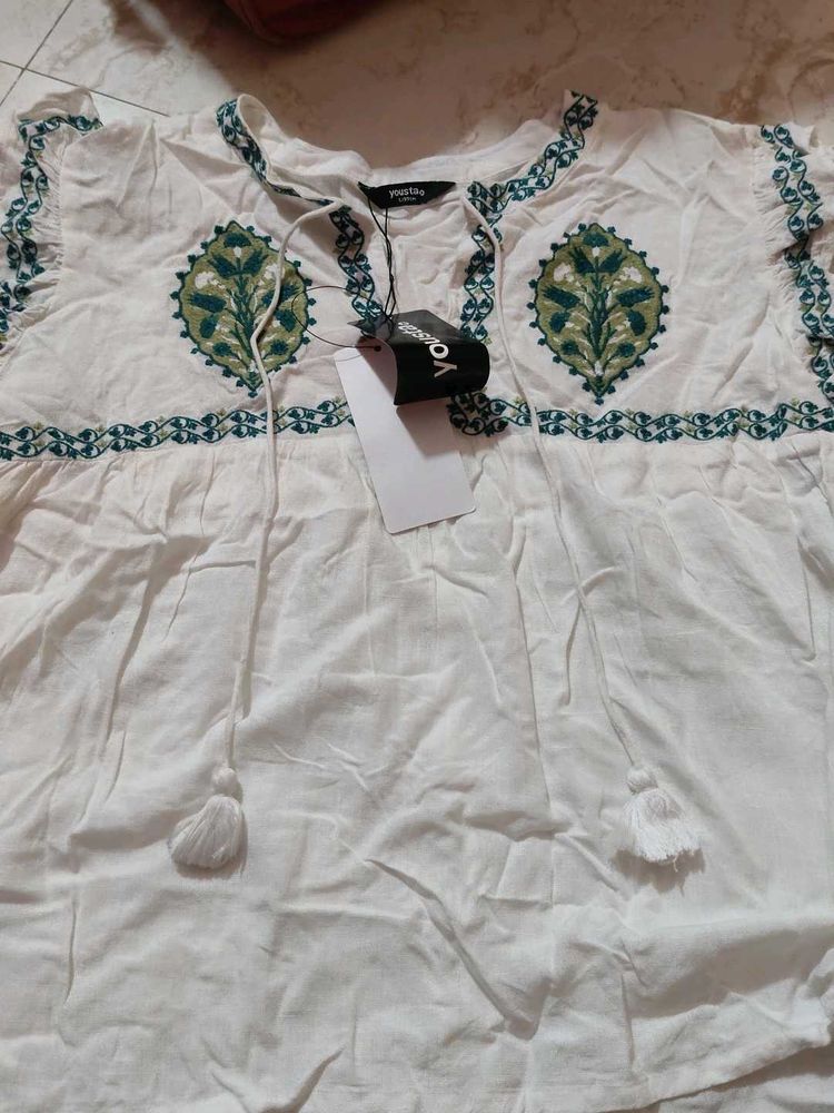 Embroidered White Tunic Kurta