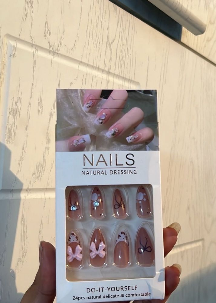 Press-On Nails - Cute Bow Design