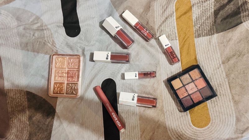 Blur Lipsticks &amp; Eyeshadow Palette Set