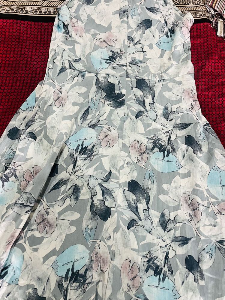 Beautiful Floral Print Midi 👗 🤍dress