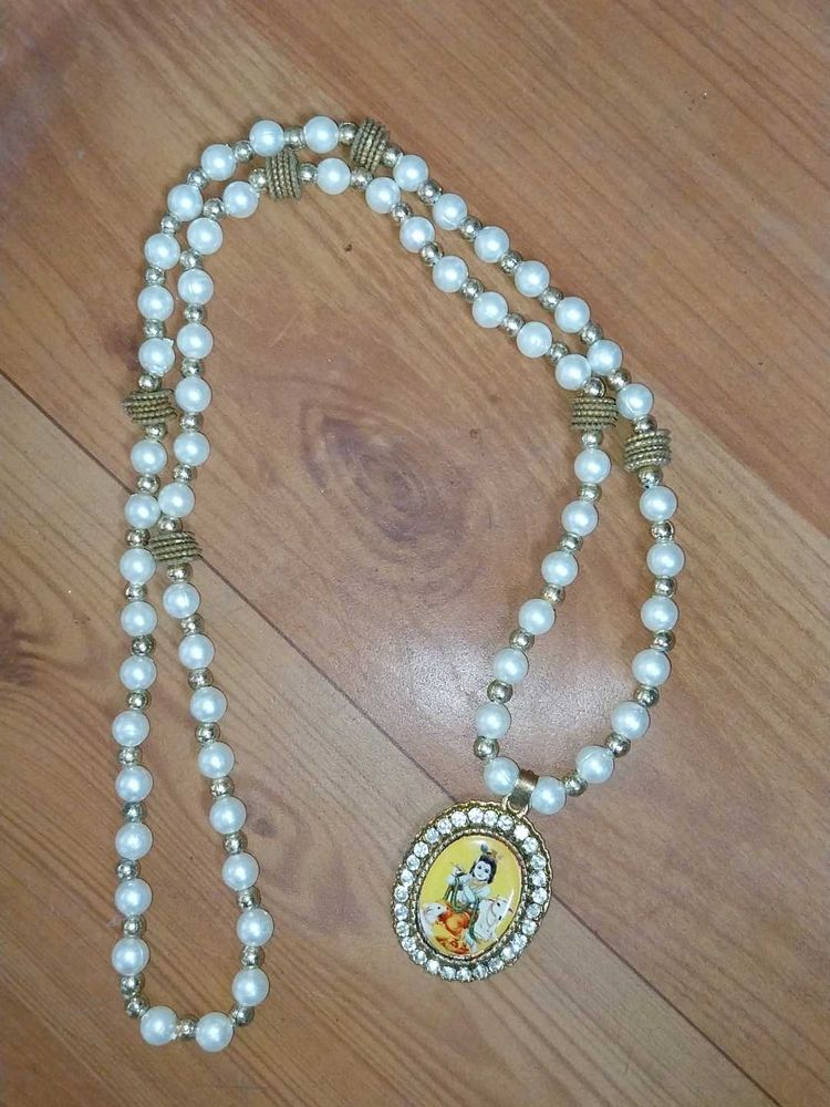 Krishna Pendant Pearl Necklace
