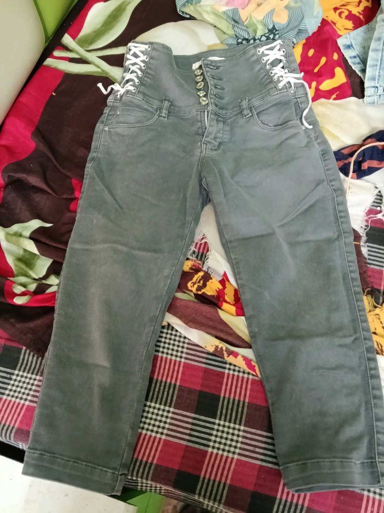 Stylish Gray capri