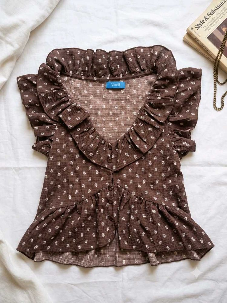 Brown ruffle top🌟