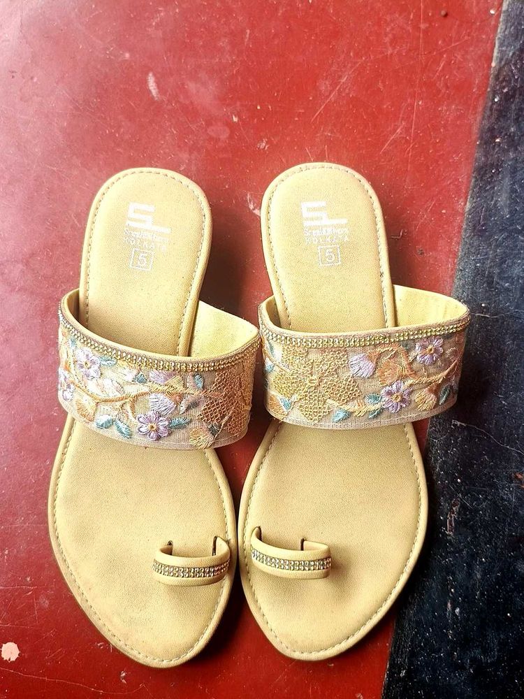 Embellished Toe-Ring Sandals