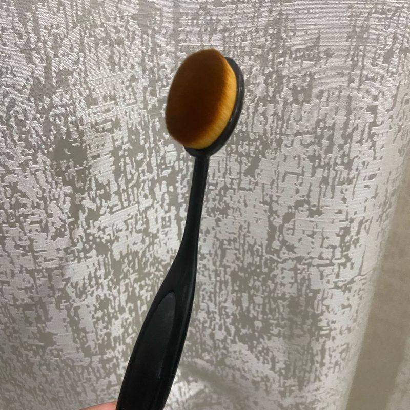 Oval Makeup Brush