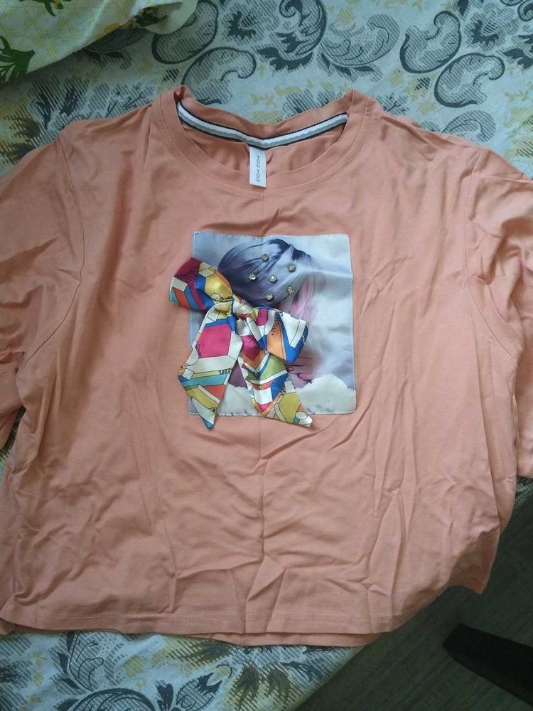 Cute Graphic Tee with Bow Accent