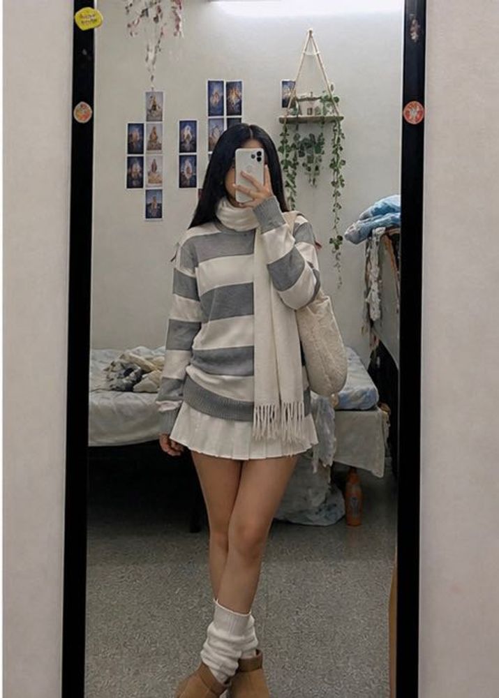 Striped round neck winter sweatshirt