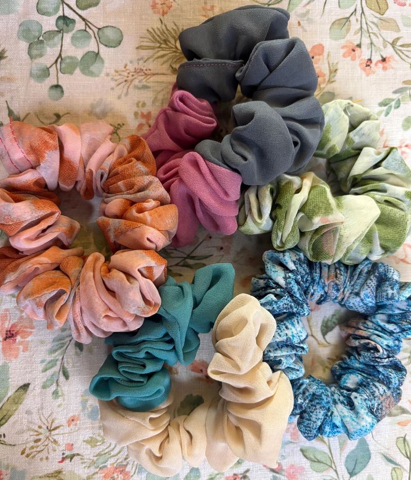 BUY 2 GET 3 FREE! 😱🎀 5 Scrunchies