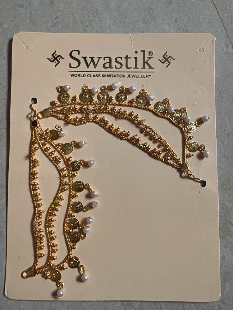 Elegant Gold-Tone ear chain maati with Pearls