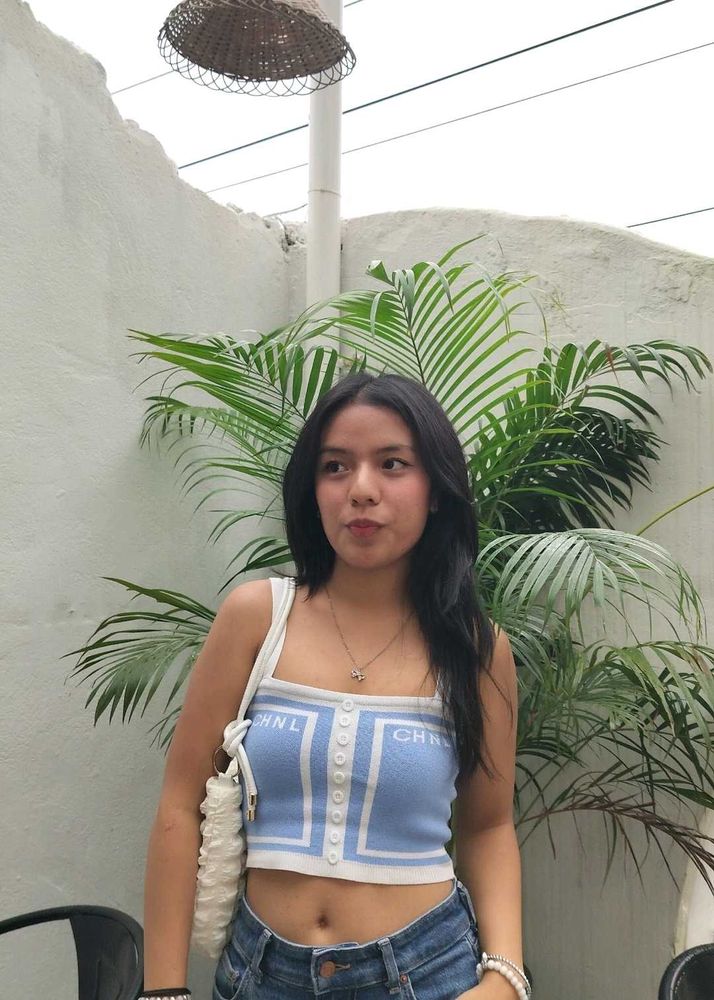 Chic Blue &amp; White Knit Crop Top