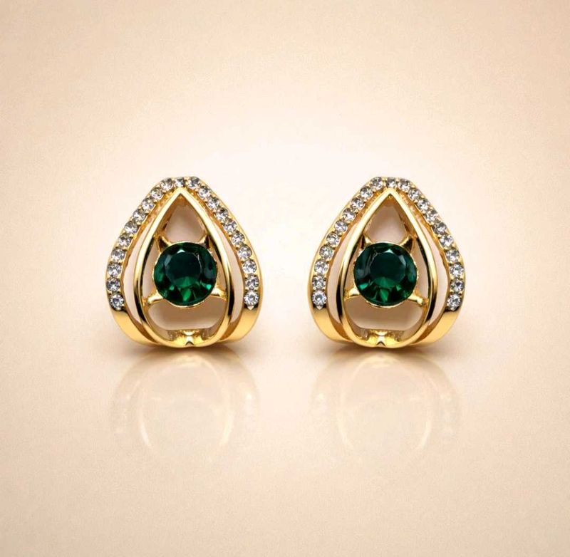 Elegant Gold Emerald &amp; Diamond Earrings