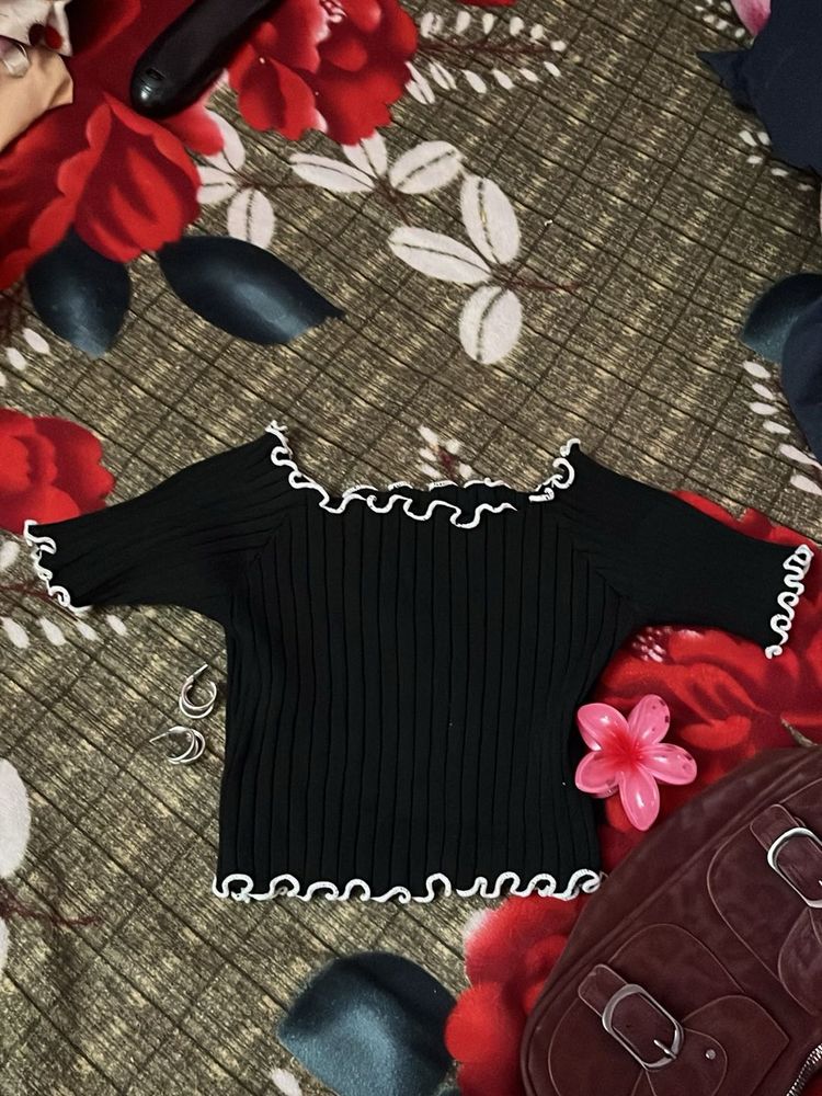 Chic Black Ribbed Crop Top