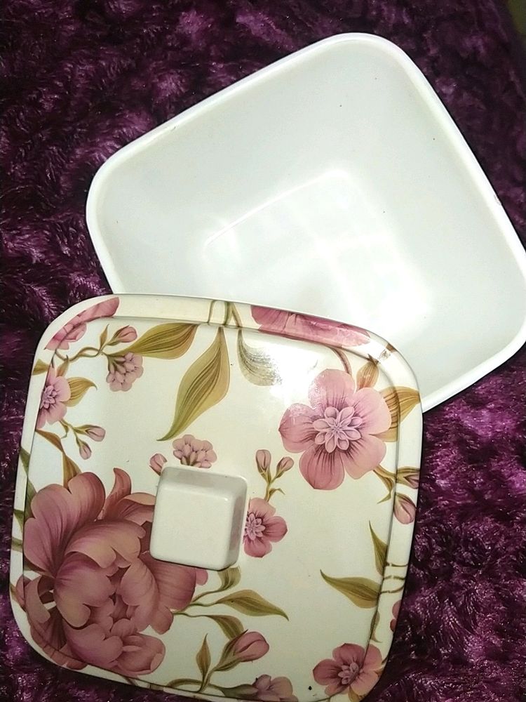 A White Bowl Container With Cap