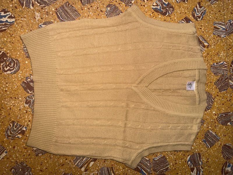 women’s Cable Knit V-Neck Sweater Vest combo