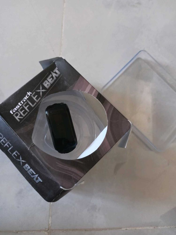 B Fastrack fitness band with charger