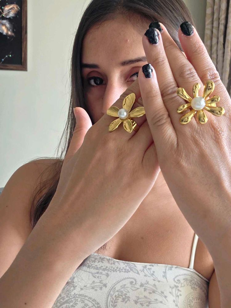 2 Adjustable Gold Flower Pearl Ring Set