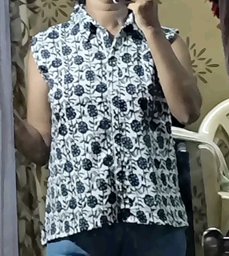 Sleeveless Floral Print Shirt