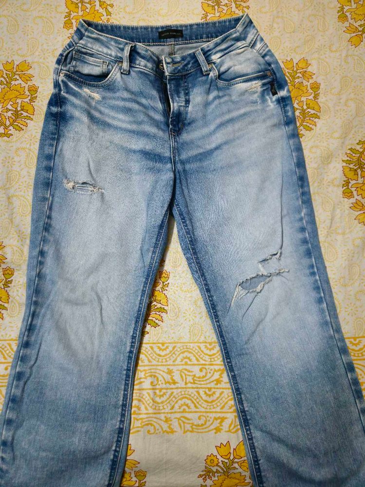 Ripped Light Wash Denim Jeans 🤍👖
