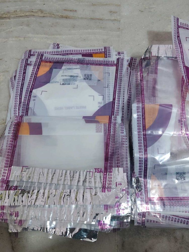 Lot of 100 shipping bags