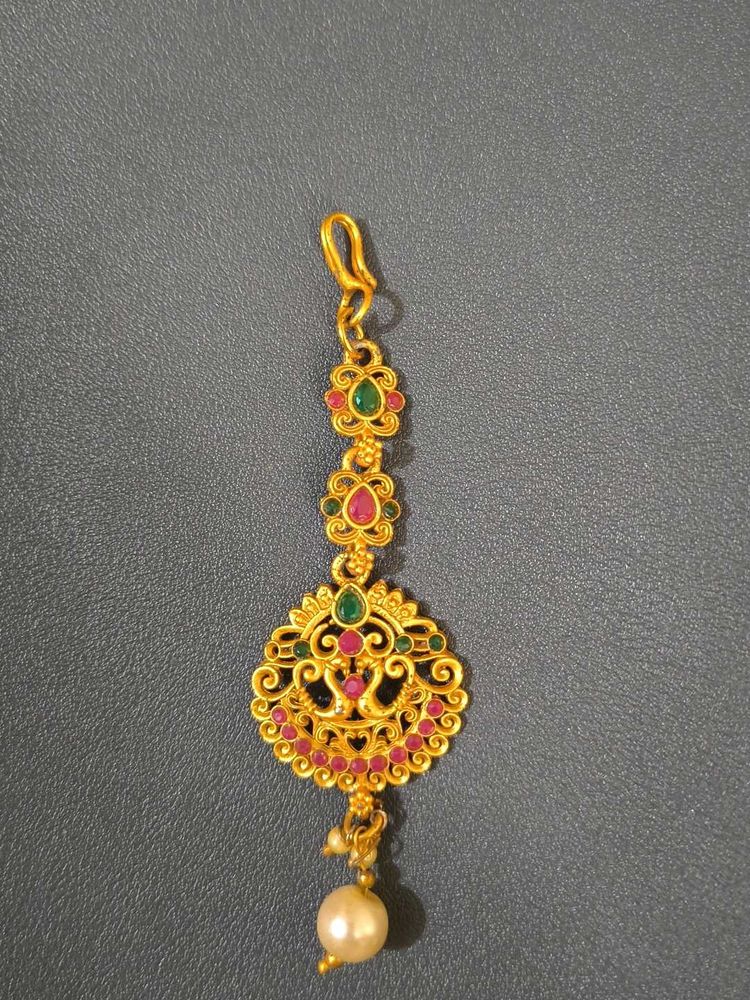 Exquisite Gold Maang Tikka with Pearls