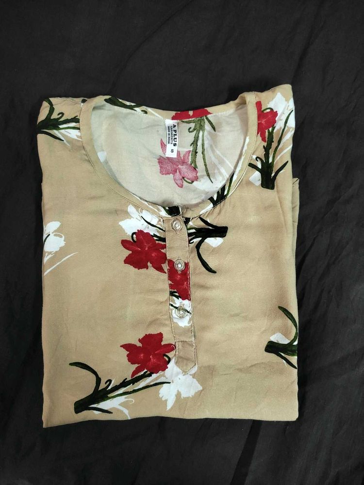 @99 Nude Floral Top