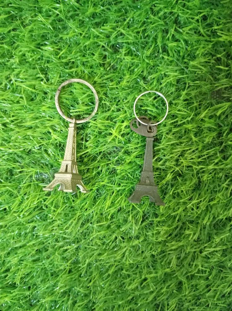 Eiffel Tower Keychains (Set of 2) (freebie)