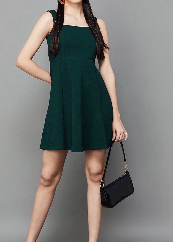 Elegant Green Sleeveless Square Neck Dress