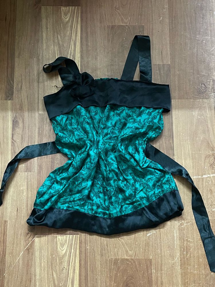 Green &amp; Black Floral Print Blouse