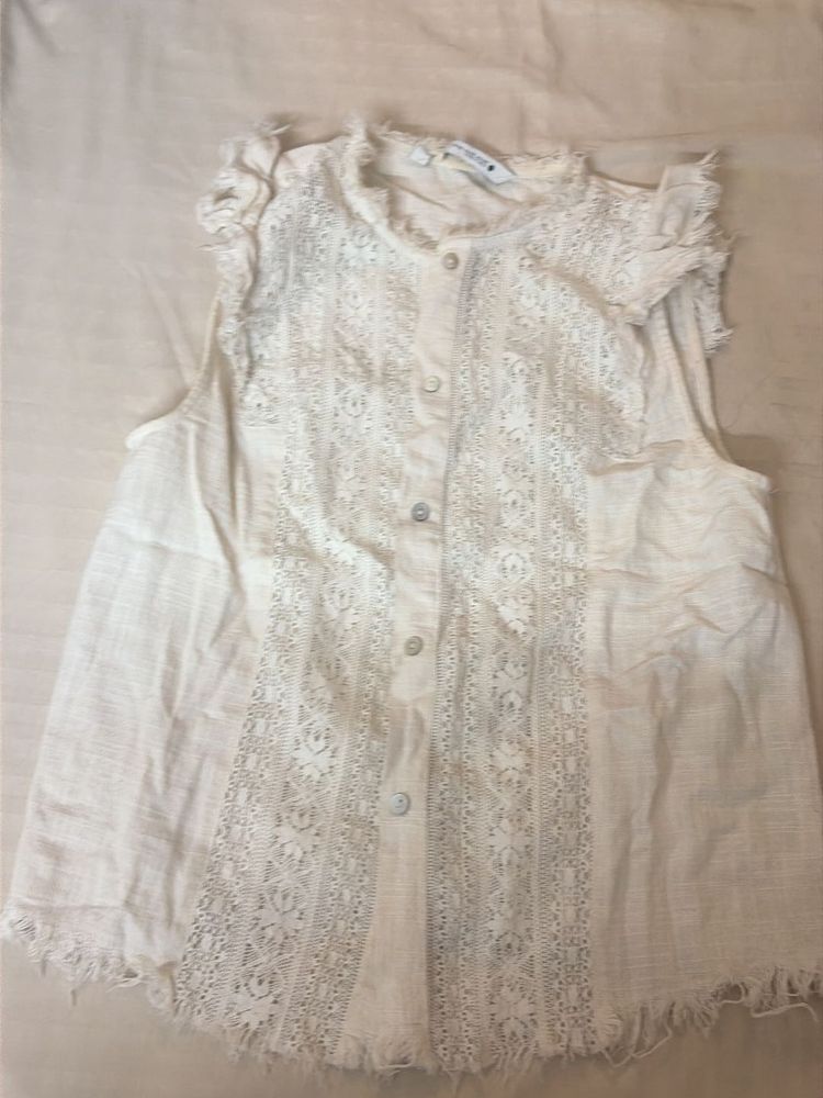 zara Cream Lace Button-Up Sleeveless Top