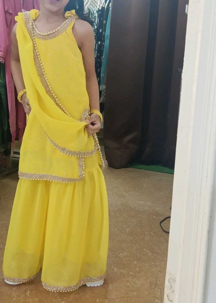 Beautiful Yellow Kurta Set with scrunchies