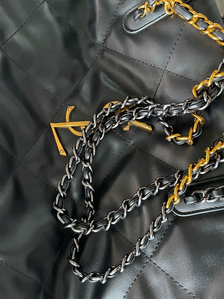 Chic Black Quilted Handbag with Gold Chain