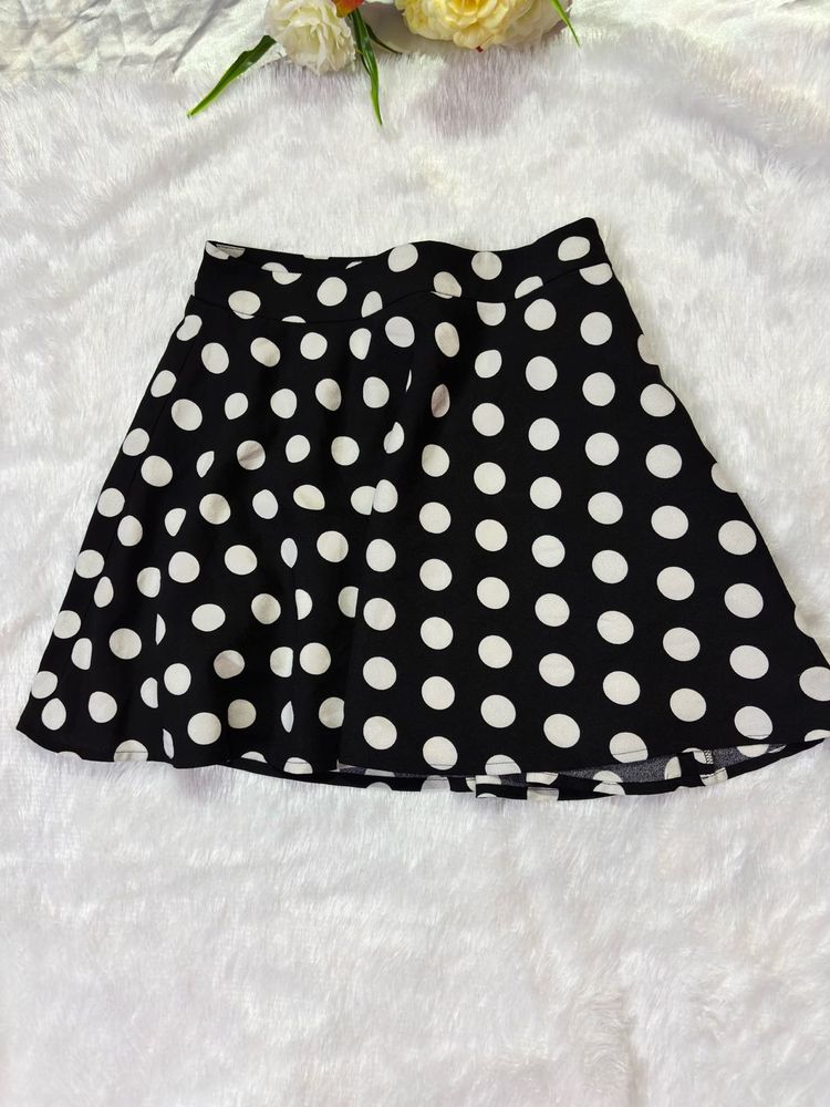 Chic Black &amp; White Polka Dot Skirt