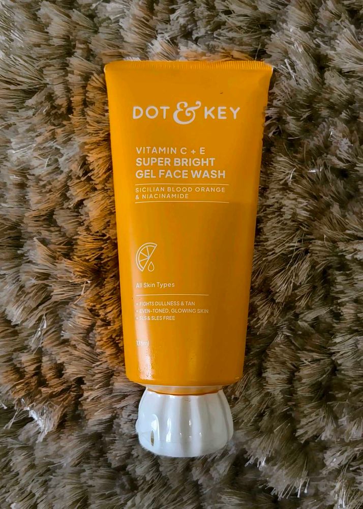 Dot &amp; Key Vitamin C+E Face Wash