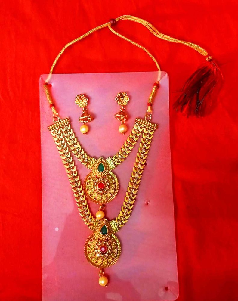 Elegant Gold-Tone Necklace &amp; Earring Set