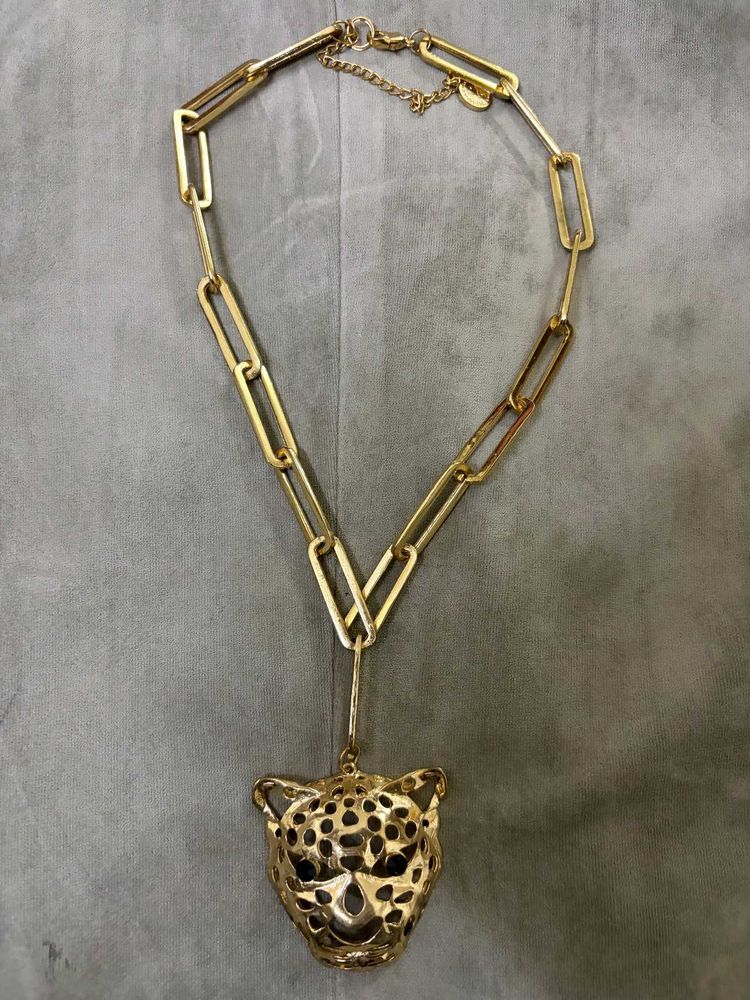 Gold Tone Leopard Head Necklace