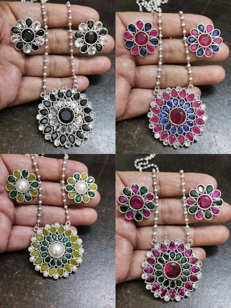 Beautiful Floral Pendant &amp; Earring Set