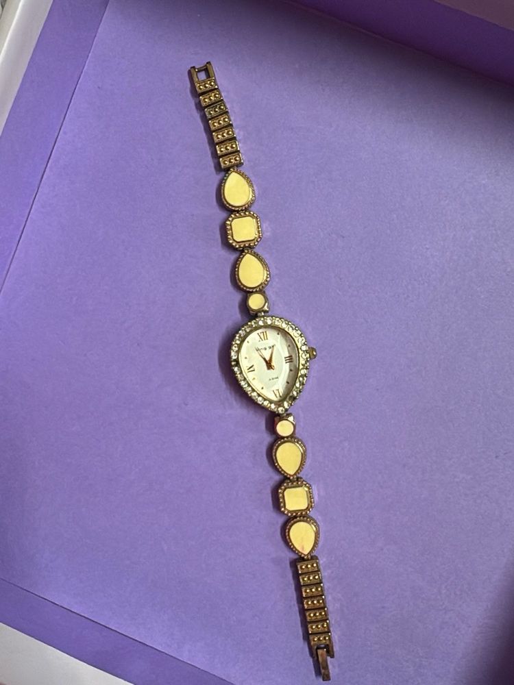 Elegant Fashion Watch with Embellishments