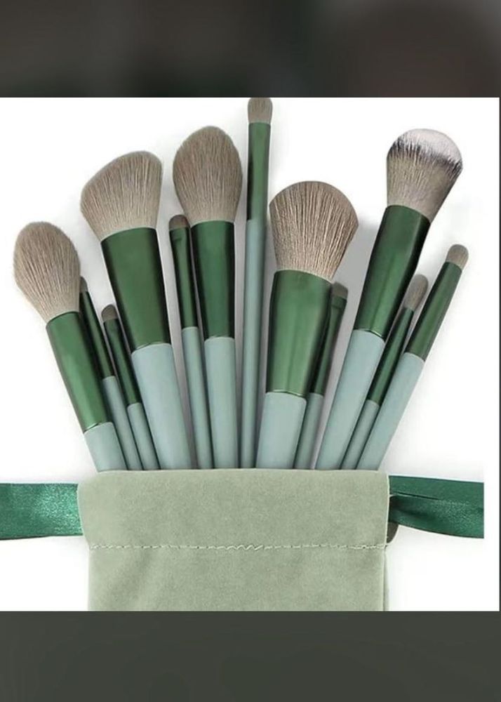 Unused Professional Makeup Brush Set of 13😍