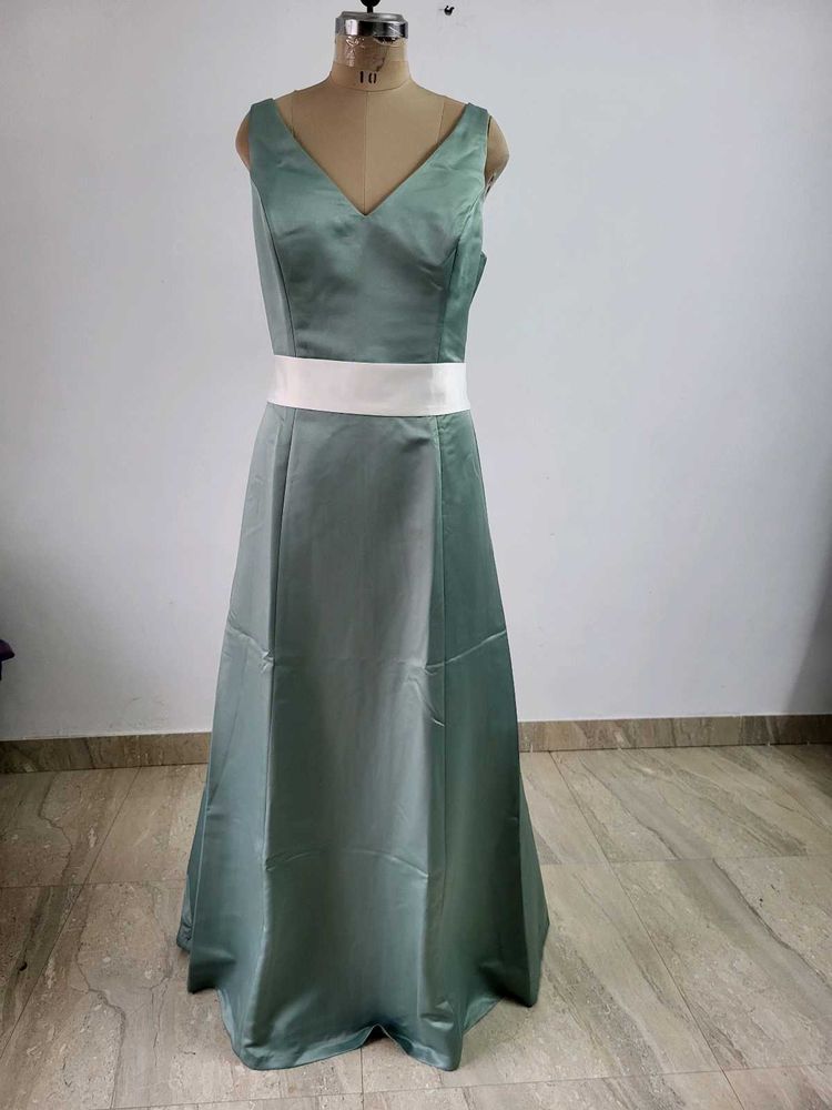 Elegant V-Neck Maxi Dress