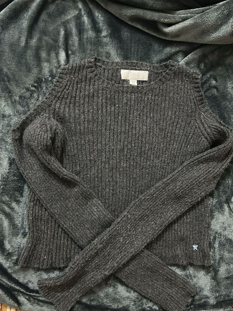 Zara Cozy Ribbed cold shoulder Knit Sweater