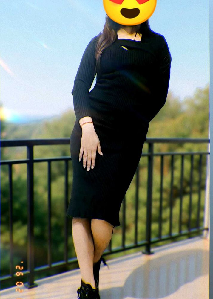 Chic Black Ribbed Midi Dress