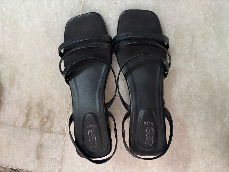 Stylish Black Strappy Flat Sandals