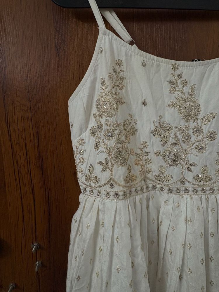 Zudio Elegant White &amp; Gold Embroidered Gown with a
