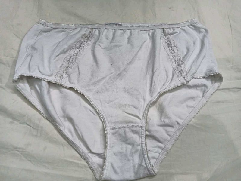 💛 White Lace Trim Briefs