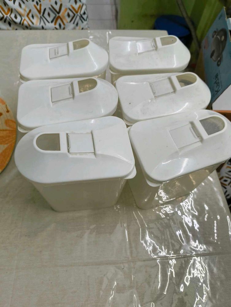 Set of 6 White Plastic Storage Containers
