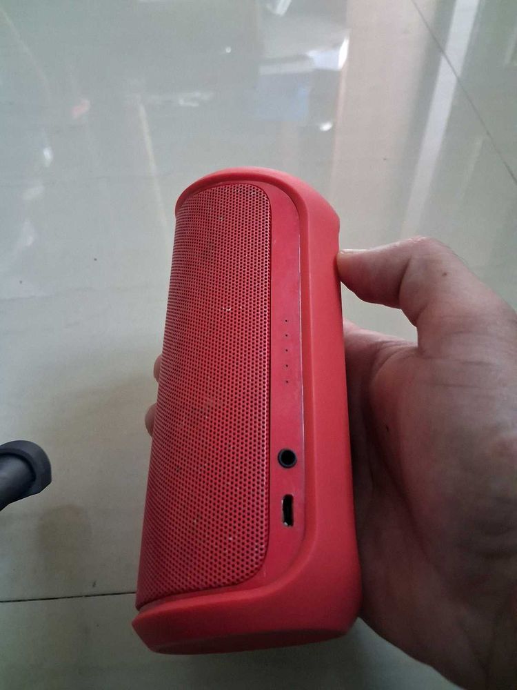 Red Portable Bluetooth Speaker - not working
