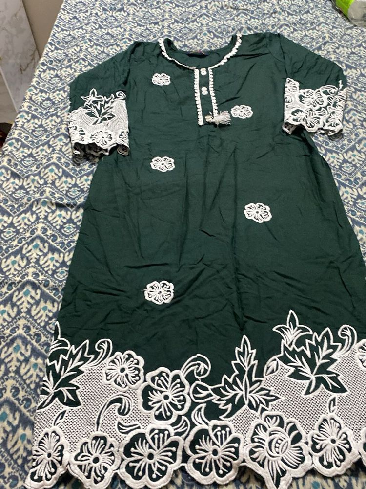 Elegant Green Embroidered Kurta