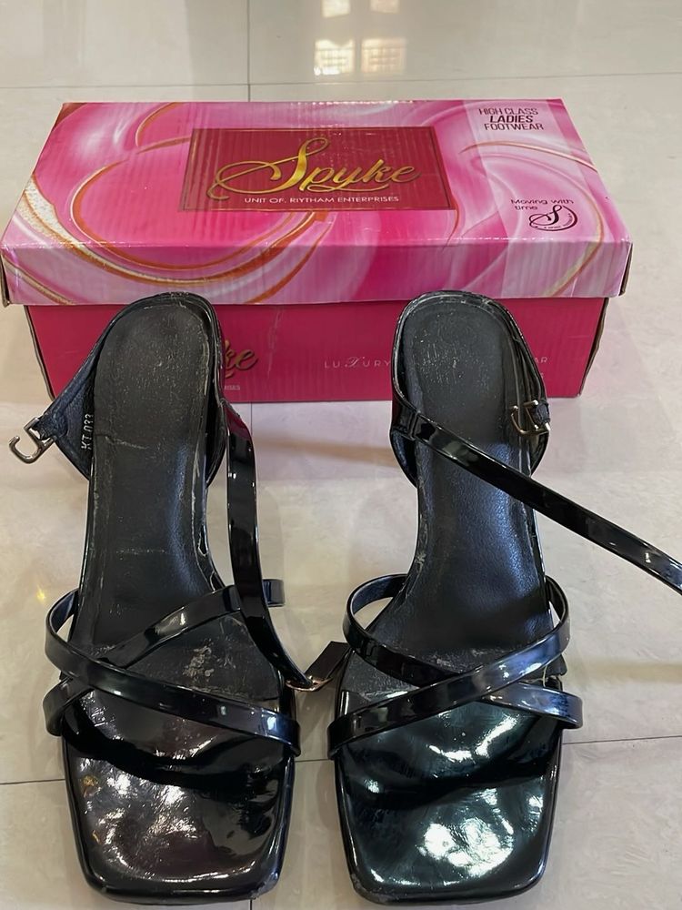 Chic Patent Block Heels with Ankle Strap