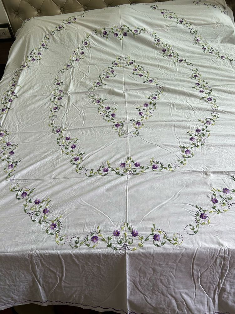 Embroidered floral design White Bedsheet Set