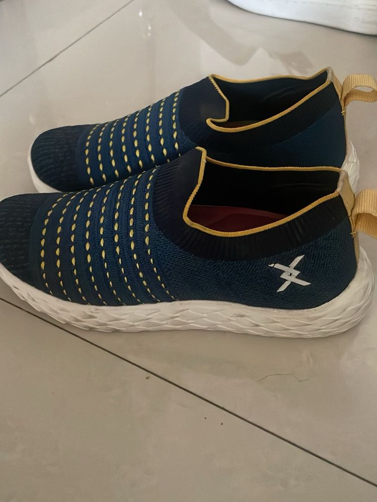 Stylish Womens  Blue Knit Slip-On Sport Shoes